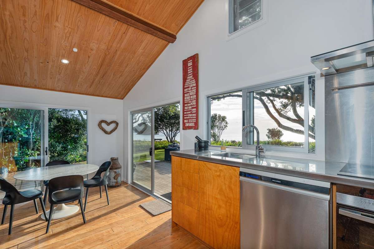 122 Mangakahia Drive_3
