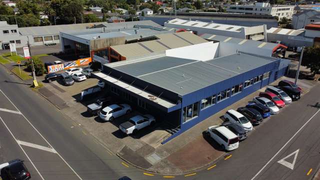 Savills | High Profile Warehouse & Showroom