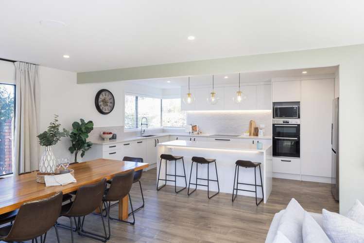 54 Regency Crescent Redwood_6