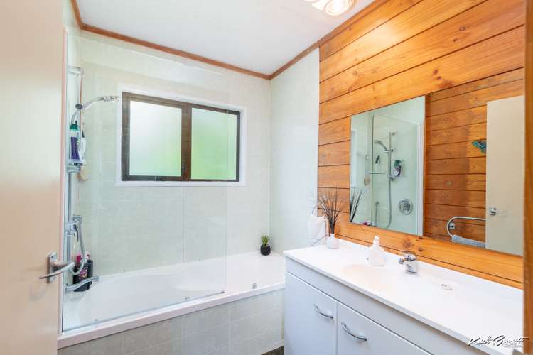 44a Larchmont Grove Totara Park_10