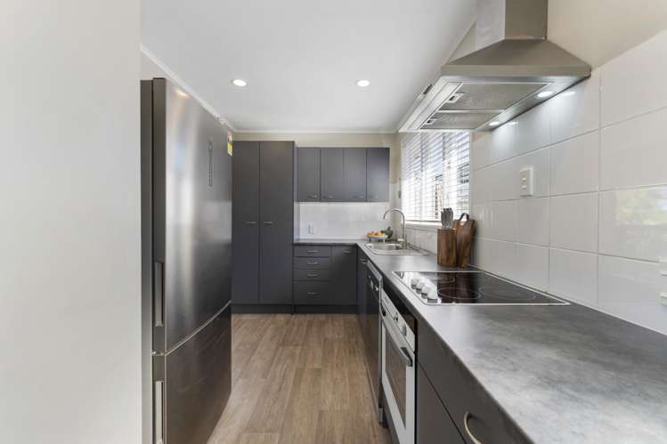 21 Lowtherhurst Road Massey_5