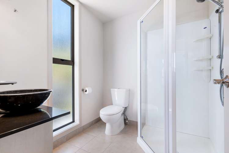 72 Wynyard Crescent Fernhill/Sunshine Bay_11