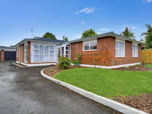 Space, Style & Family Living in Cloverlea!
