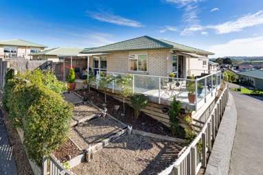 Unit 33/8 Village Place_1