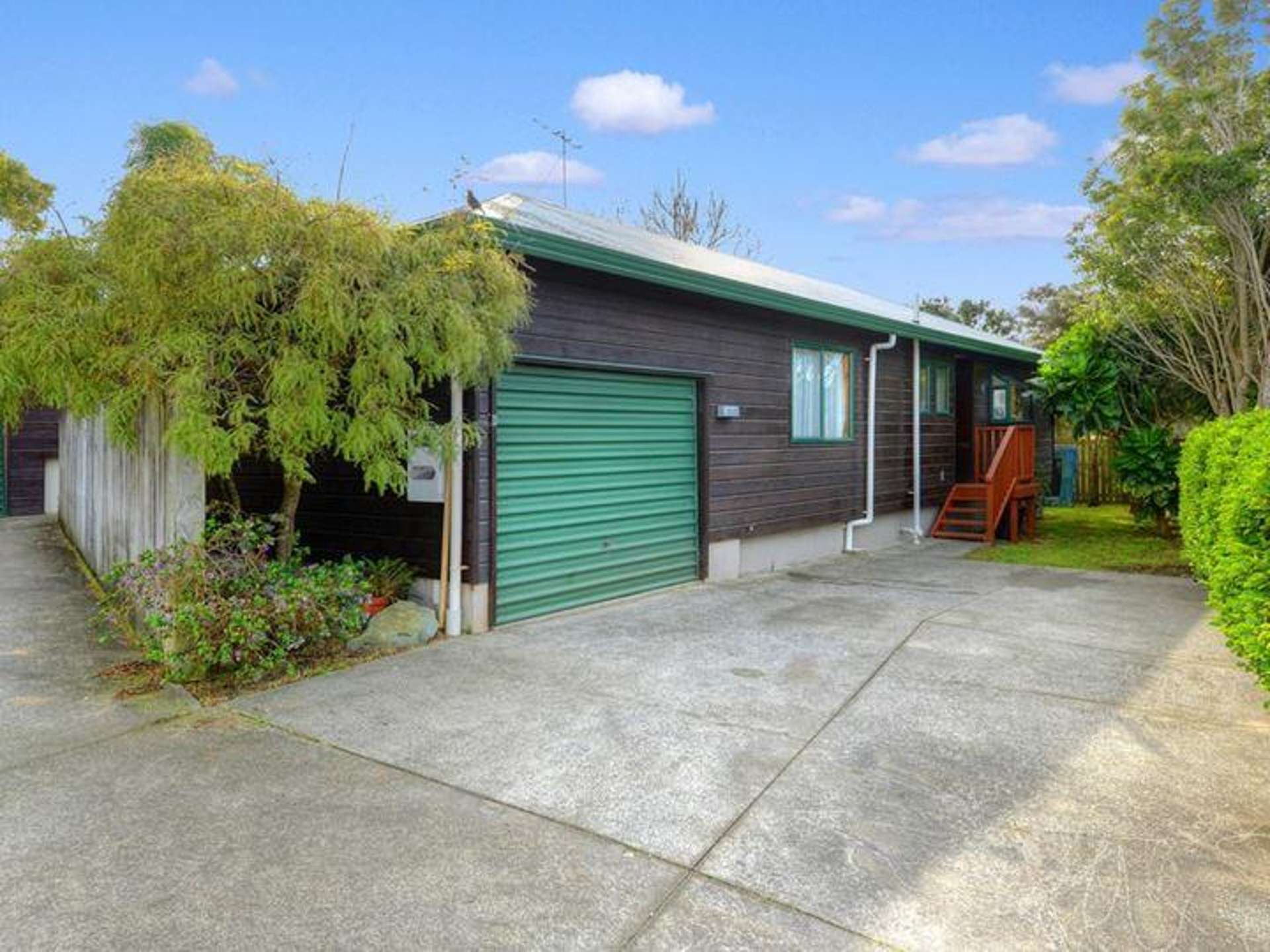 2/212 Sunnynook Road Totara Vale_0