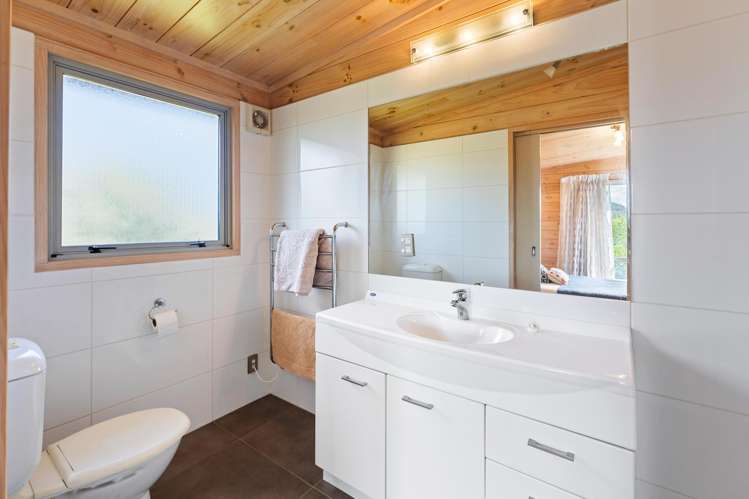 32 Reay Mackay Grove Waikawa Beach_12