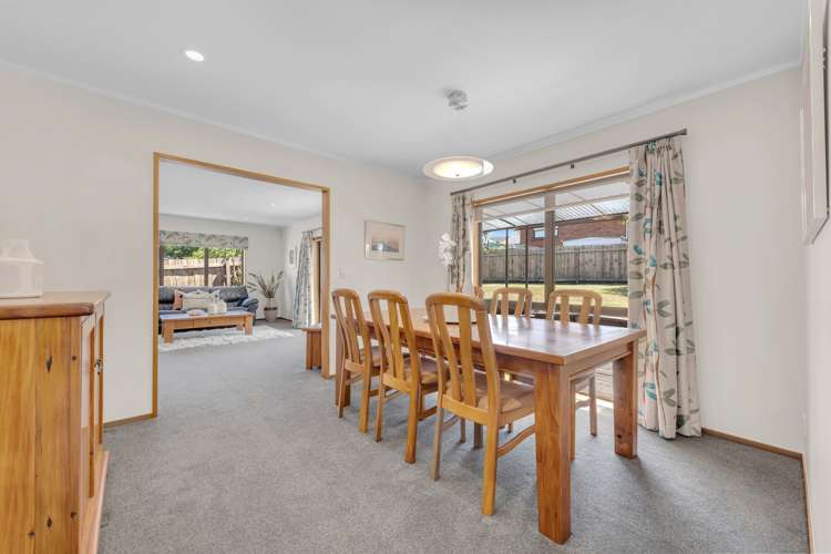 54 Channing Crescent Botany Downs_10