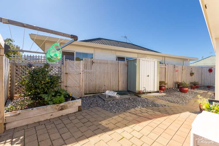 2/17 John Street Trentham_10