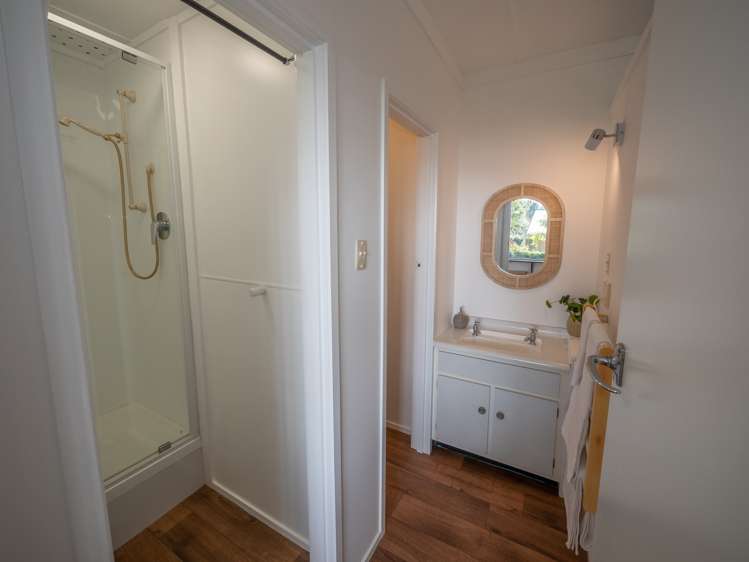 5 Seaview Road Cable Bay_21