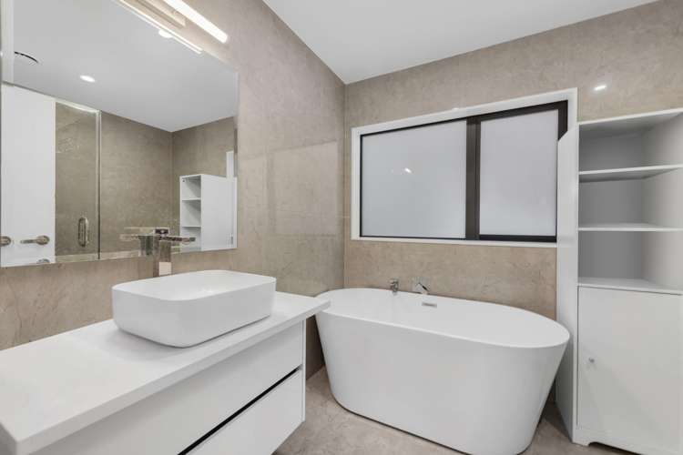 2/2 Marion Avenue Mount Roskill_13