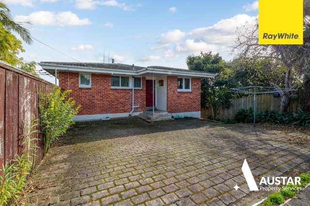 3 Bedrooms 1 bath in Mount Eden