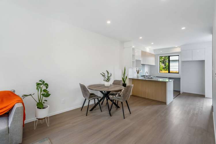 43c Fitzherbert Avenue West Harbour_11