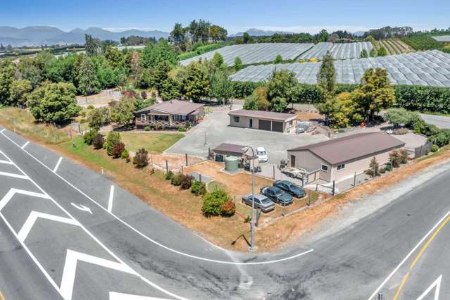 Expansive Garaging, Cozy Home on 3440m2