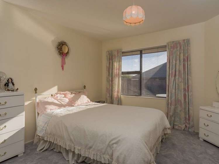 35 Aldinga Avenue Stoke_12