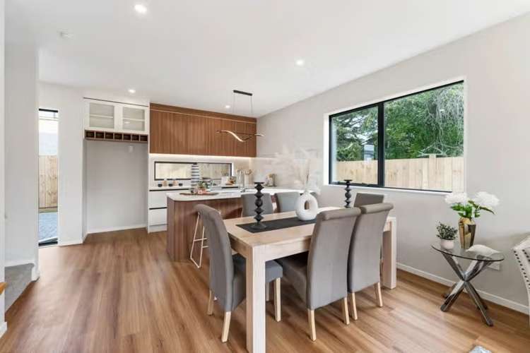 2/4 Tawa Crescent 10686_6