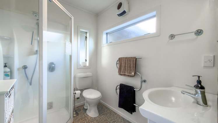 223B Ocean Road Whangamatā_9