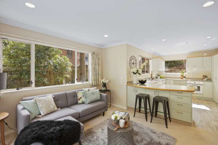 2/10 Military Road Boulcott_5