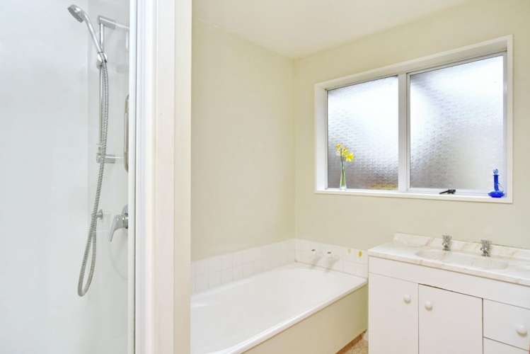 1/7 Palamino Place Woolston_13