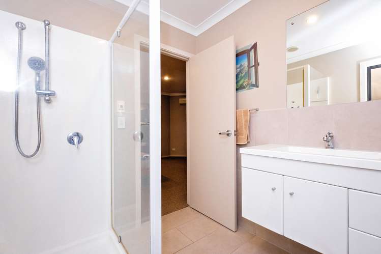 36 Allens Lane Clive_17