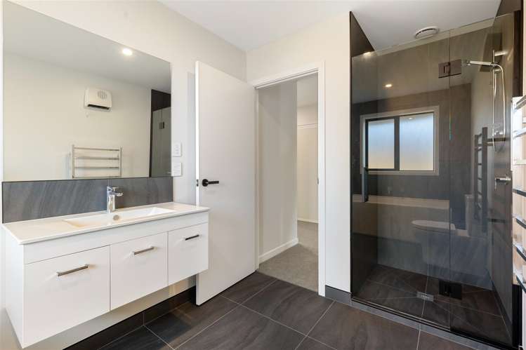 8 Agathis Crescent Wigram_12