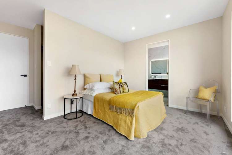 39 Koropa Road Flat Bush_11