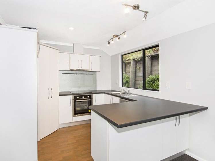 35 Saint Lawrence Street Toi Toi_7