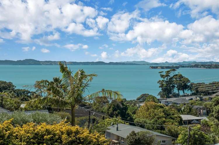 9 Colmar Road Mellons Bay_3