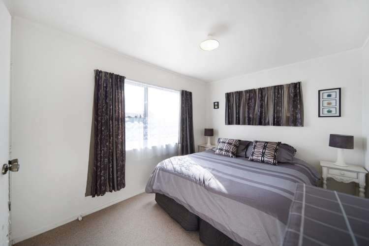 10 Leila Place Clover Park_11