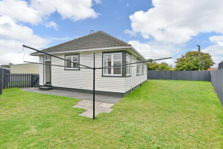 81 Rowan Avenue Aranui_11