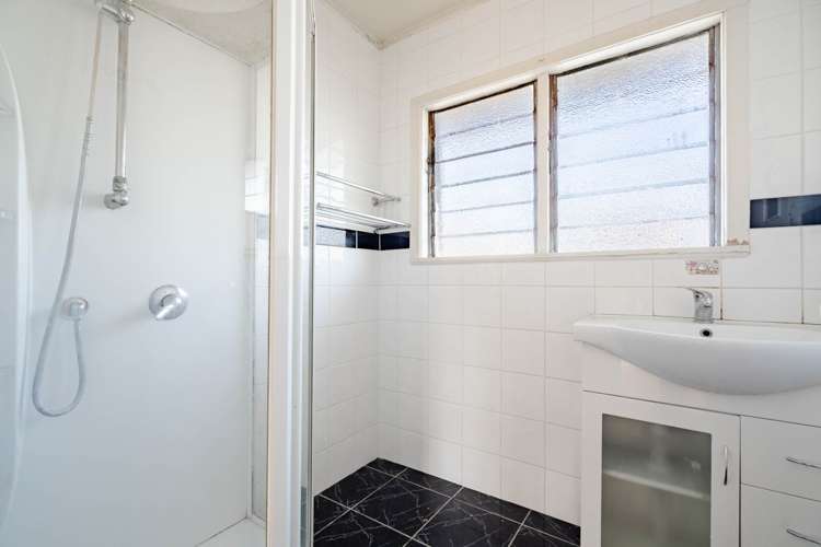 19 Barbary Avenue Kelston_10