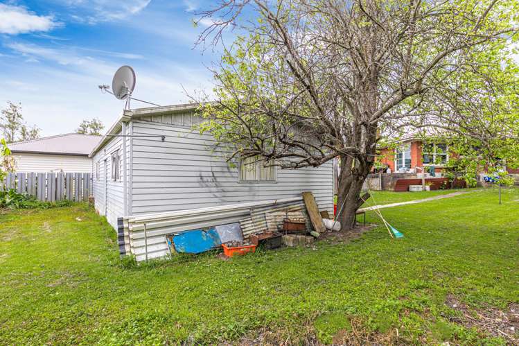 19 Crown Crescent Otara_8