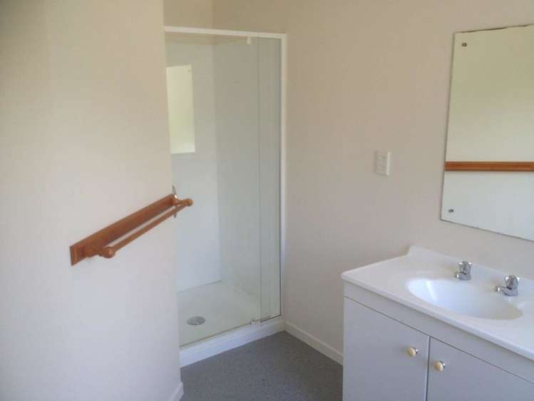 2/3 Erewhon Place Birkdale_16