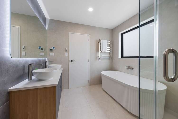 8 Mill Hill Close Flat Bush_31