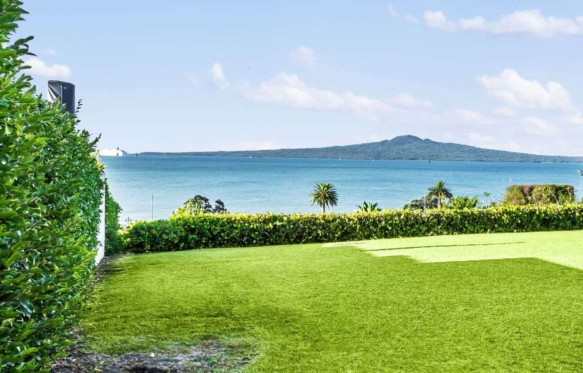 18 Ronaki Road in Mission Bay, Auckland