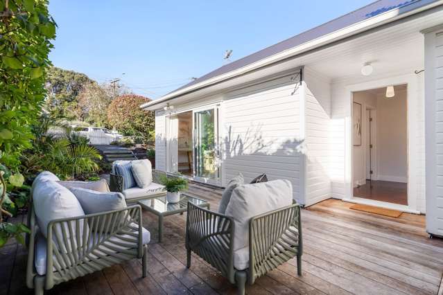 Mangere Bridge Magic: Comfort, Style, and Space