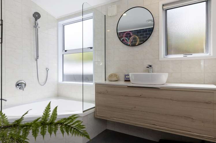 358 Lake Terrace Two Mile Bay_14