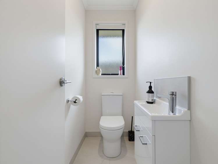 8 Sycamore Drive Te Kamo_17