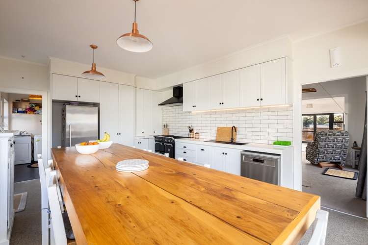 19 Takiroa Street Urenui_4