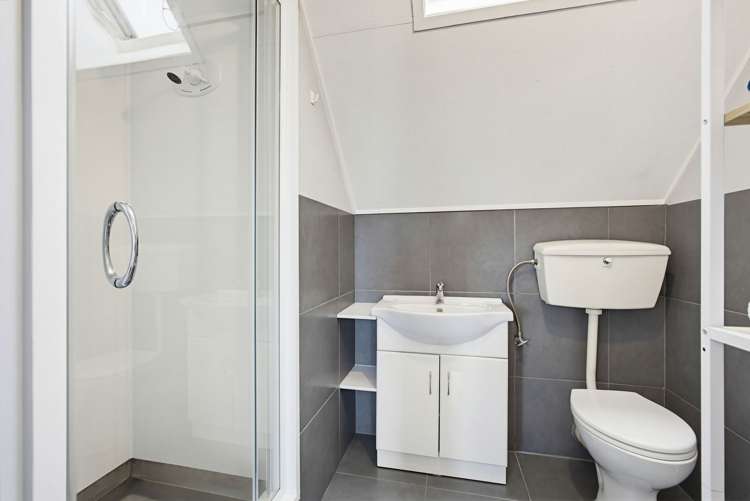 2/37 Middle Road Havelock North_23