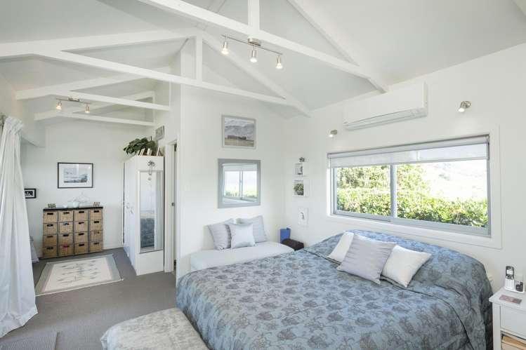 327 and 327a Taurau Valley Road Muriwai_28