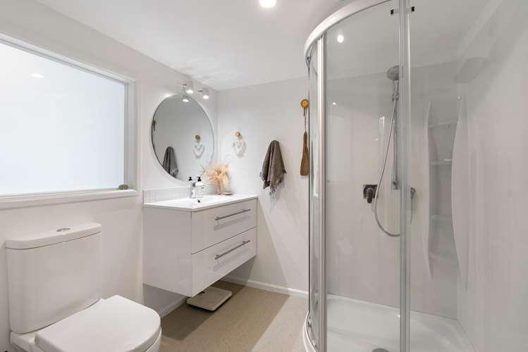 19 Kererū Bend Tawa_10