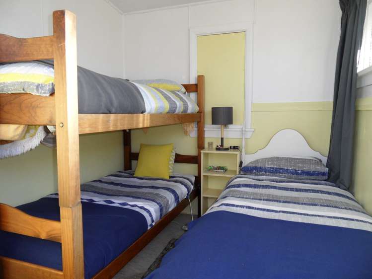 10 Miro Street Kaka Point_8