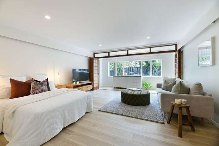 2/199 Glenfield Road Hillcrest_12