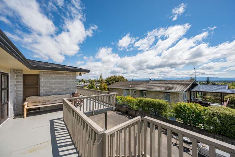 8 Farnham Drive Richmond_11