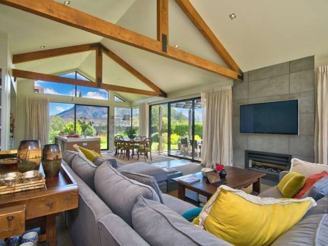 8 Rannoch Drive Jacks Point_2