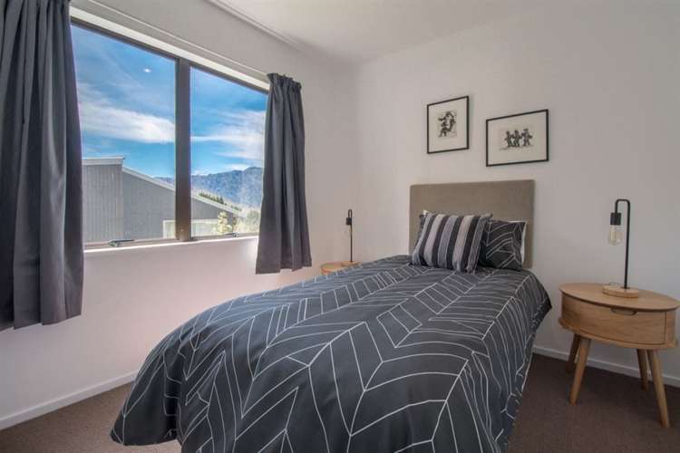 60a Wynyard Crescent Fernhill/Sunshine Bay_21