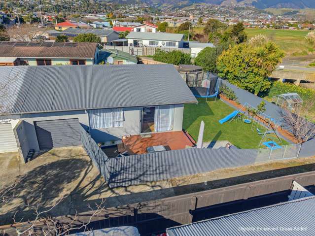 A Stone's Throw from Tahunanui Beach!