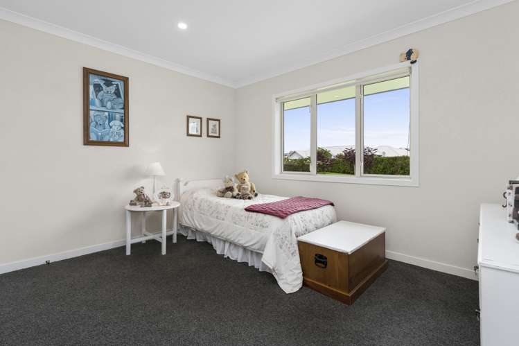 49 Baxter Michael Crescent Cambridge_17