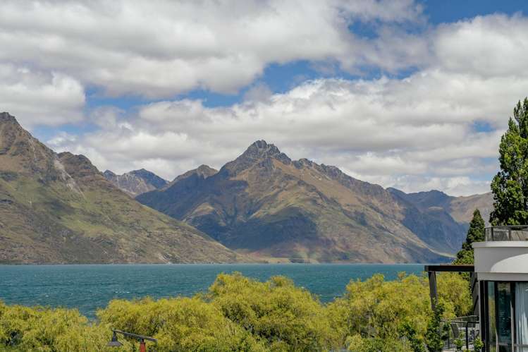 20M/26 Lake Esplanade Queenstown_13