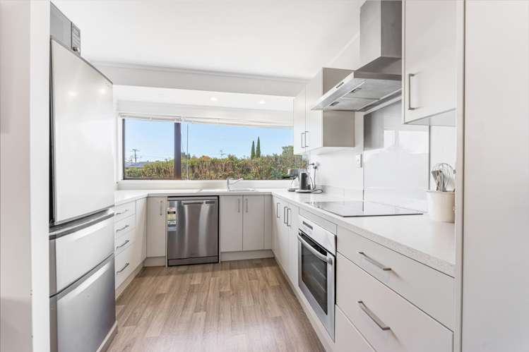 2/2 Riverview Road New Lynn_6